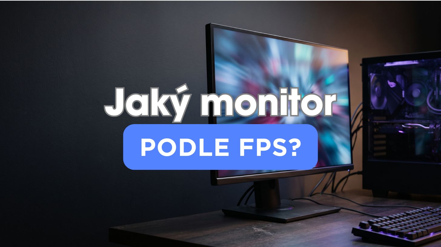 Herní monitor na stole vedle skříně počítače s prosklenou bočnicí, na obrazovce běží hra s ukazatelem snímkové frekvence