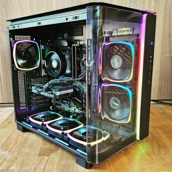 Co třeba moderní designové PC typu akvárko? :) Uvnitř Ryzen 7-5700 a RTX 4060Ti.